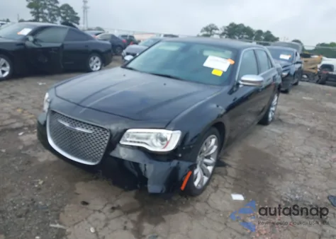 2019 Chrysler 300 Touring z USA, uszkodzony, nr VIN 2C3CCAAG7KH601334